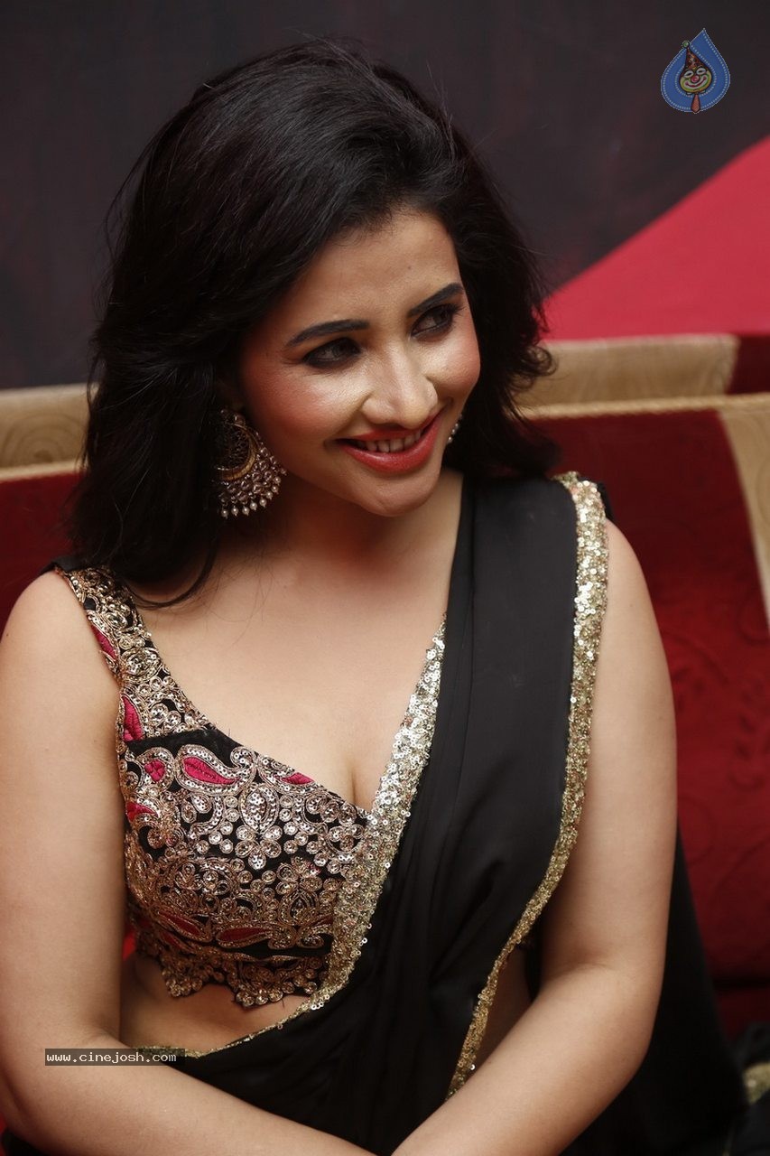 Niiri Arore New Gallery - 51 / 113 photos