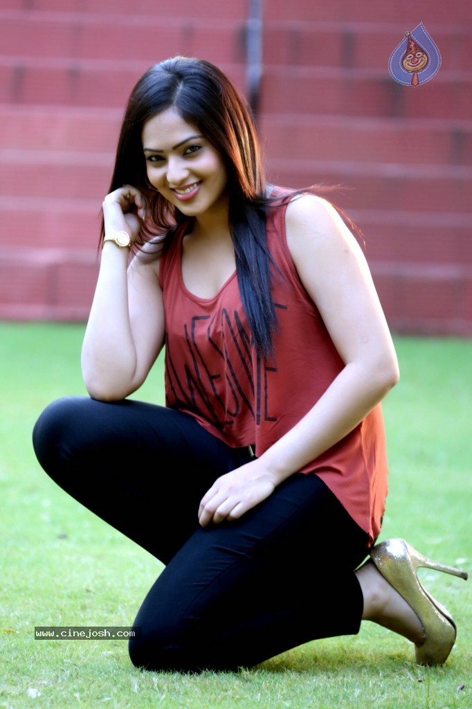 Nikesha Patel Latest Gallery - 28 / 125 photos