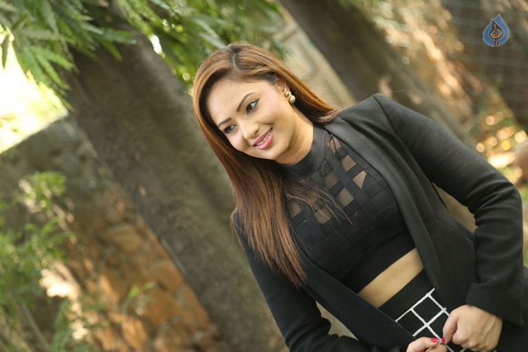 Nikesha Patel Latest Photos - 10 / 29 photos