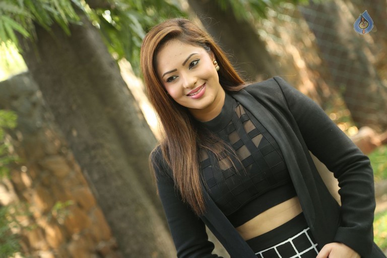 Nikesha Patel Latest Photos - 19 / 29 photos
