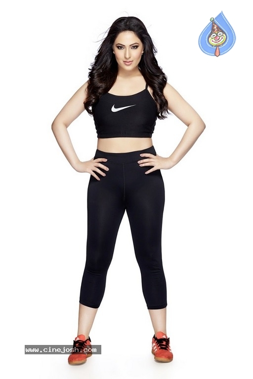 Nikesha Patel Latest Photoshoot - 4 / 8 photos