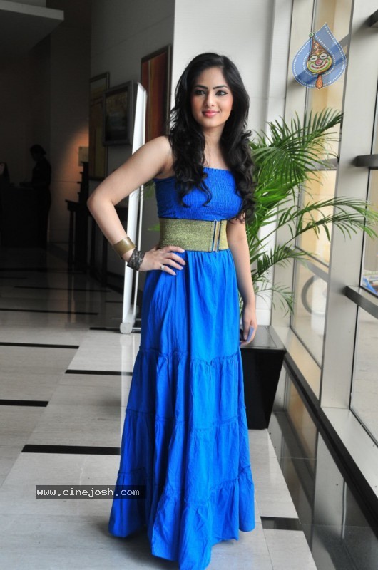 Nikesha Patel Latest Stills - 19 / 54 photos