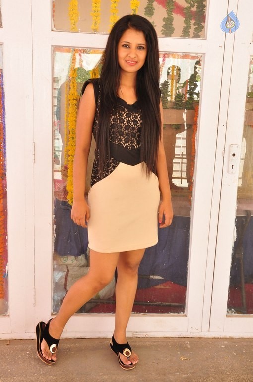 Nikita Bisht New Photos - 21 / 40 photos