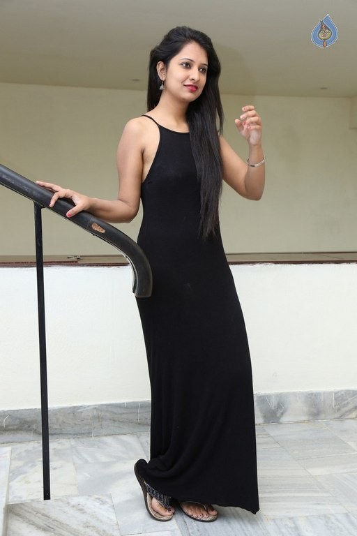 Nikita Bisht New Photos - 19 / 33 photos