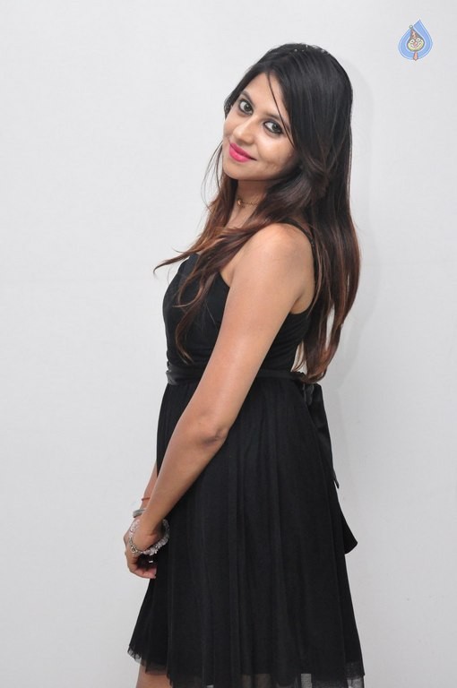Nikita Chhabria New Photos - 14 / 21 photos