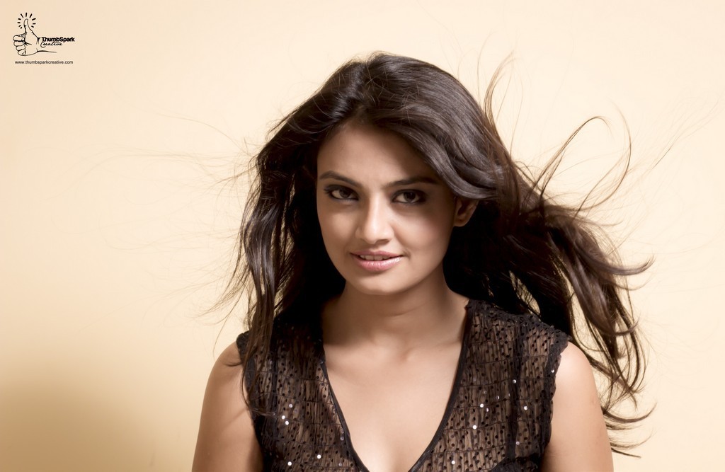 Nikitha Narayan Hot Pics - 2 / 16 photos