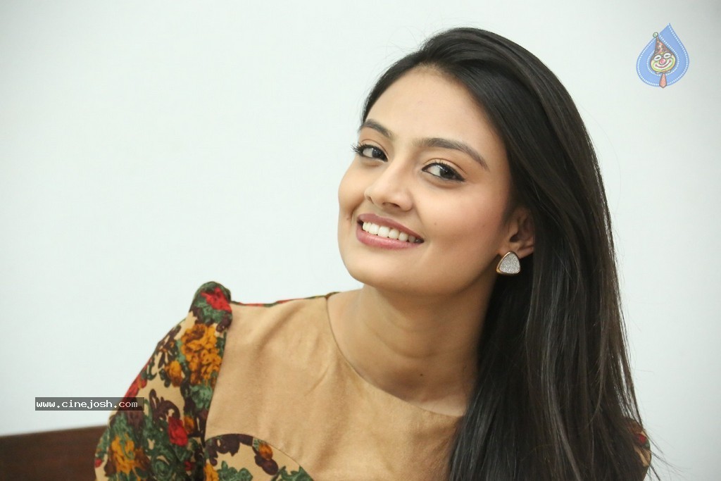 Nikitha Narayan Latest Pics - 39 / 124 photos