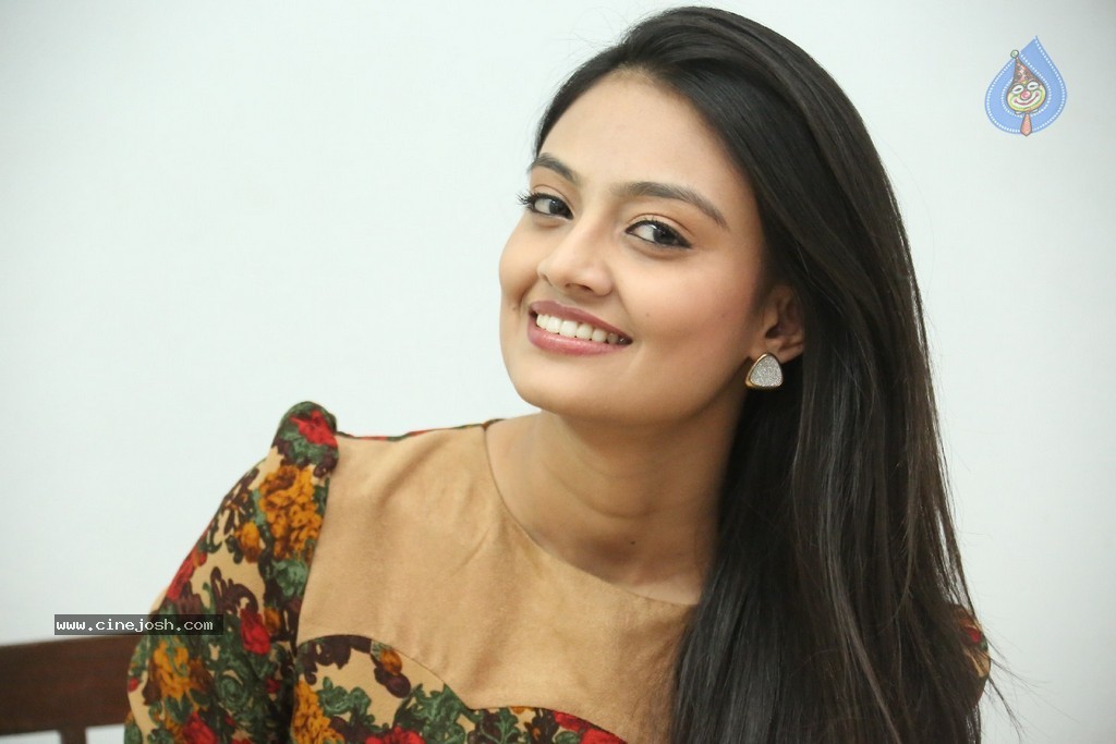 Nikitha Narayan Latest Pics - 97 / 124 photos