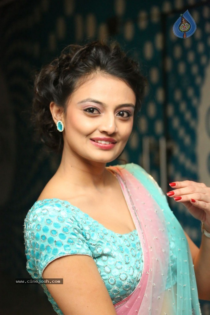 Nikitha Narayan Latest Pics - 23 / 90 photos