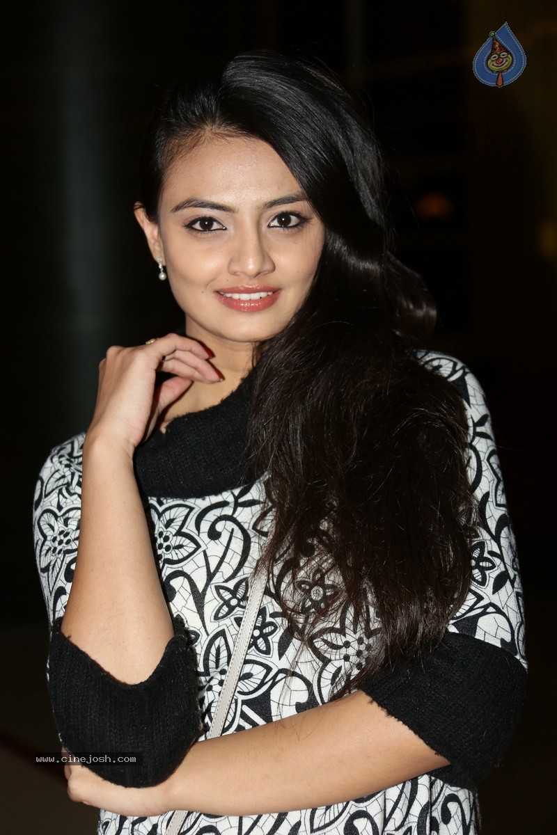 Nikitha Narayan Latest Pics - 44 / 72 photos