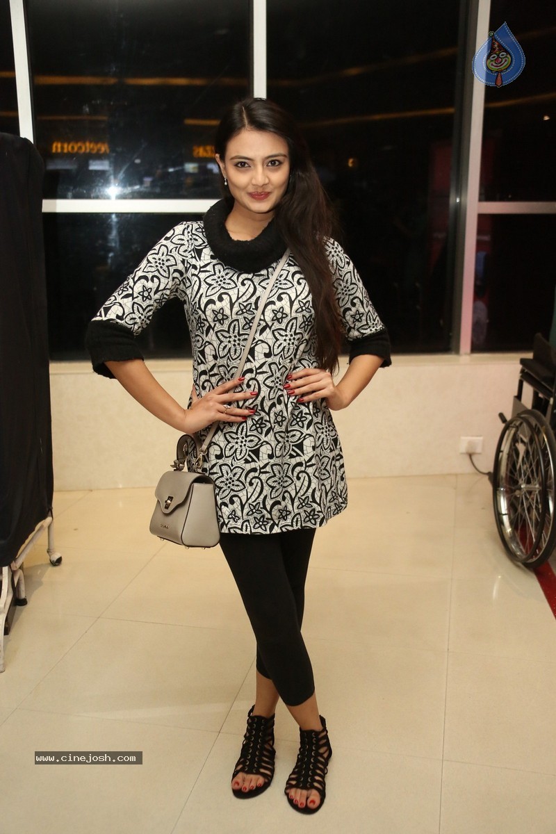 Nikitha Narayan Latest Pics - 53 / 72 photos