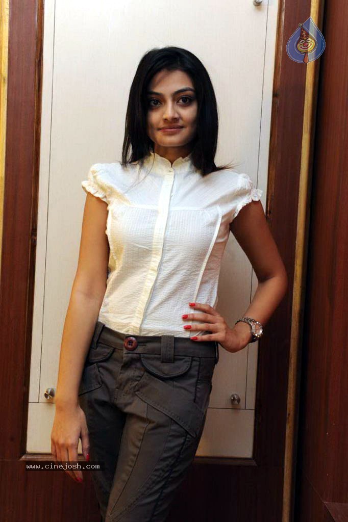 Nikitha Narayan Latest Stills - 10 / 38 photos