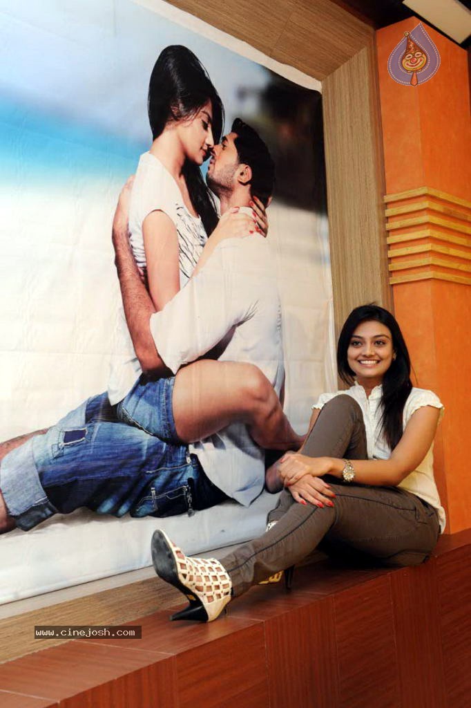 Nikitha Narayan Latest Stills - 22 / 38 photos