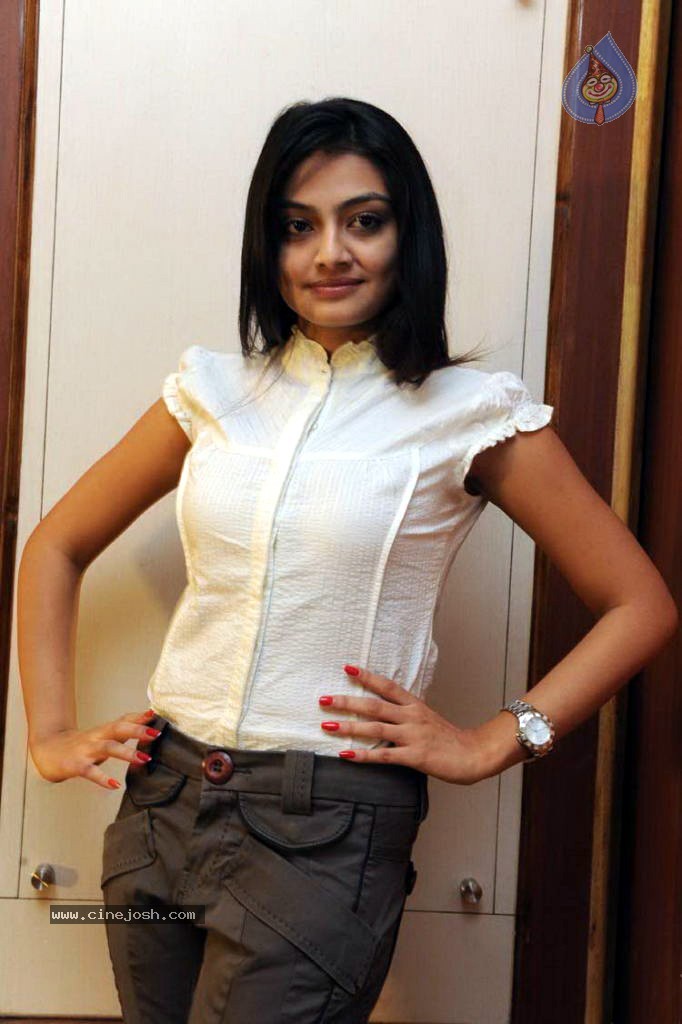 Nikitha Narayan Latest Stills - 30 / 38 photos