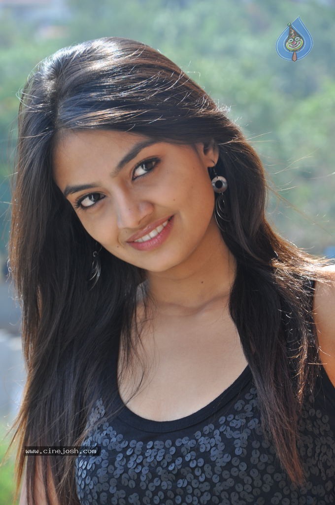 Nikitha Narayan Latest Stills - 47 / 81 photos