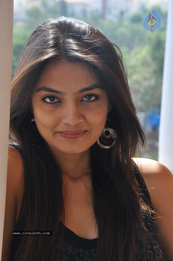 Nikitha Narayan Latest Stills - 50 / 81 photos