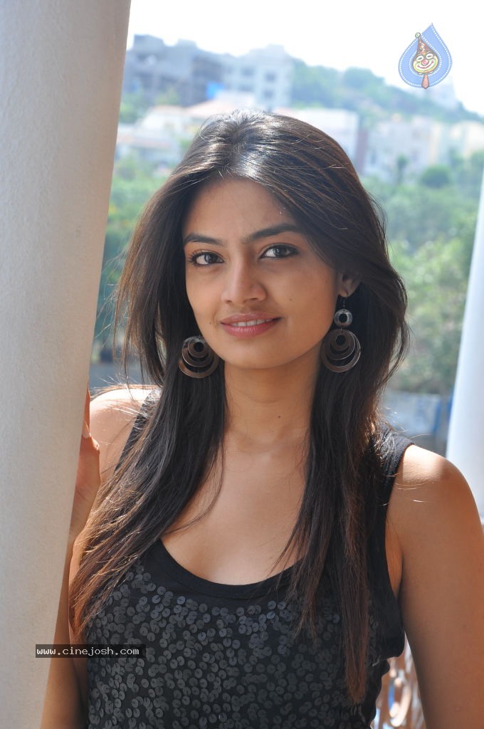 Nikitha Narayan Latest Stills - 55 / 81 photos