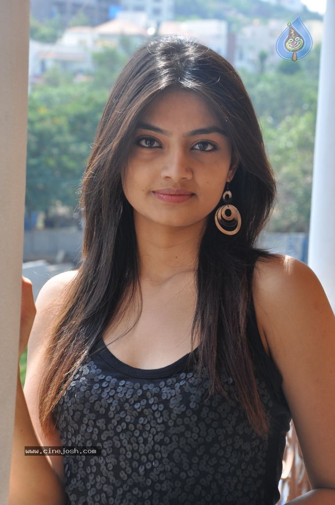 Nikitha Narayan Latest Stills - 56 / 81 photos