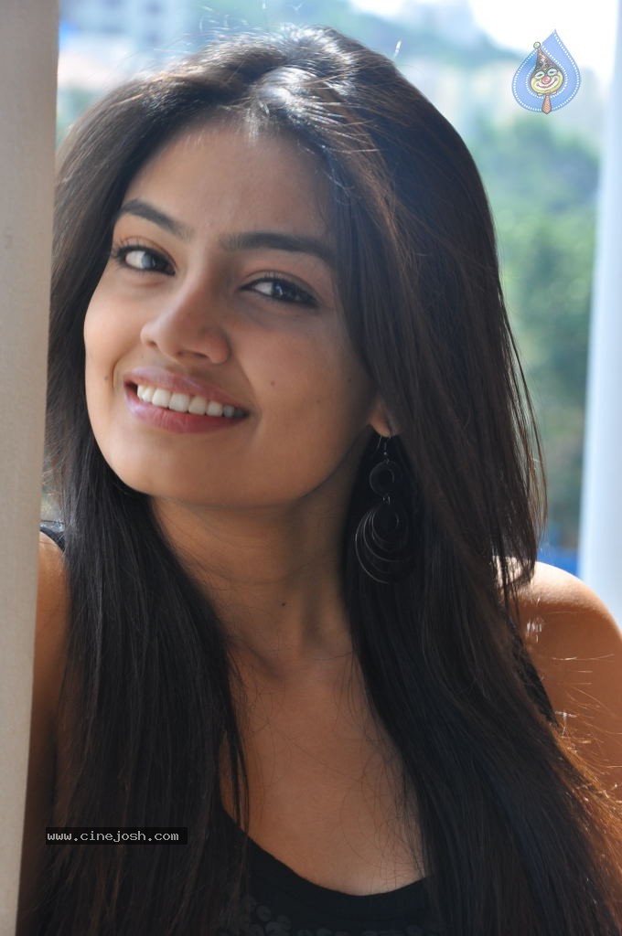 Nikitha Narayan Latest Stills - 59 / 81 photos