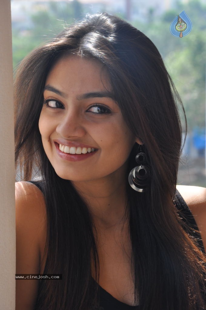 Nikitha Narayan Latest Stills - 63 / 81 photos