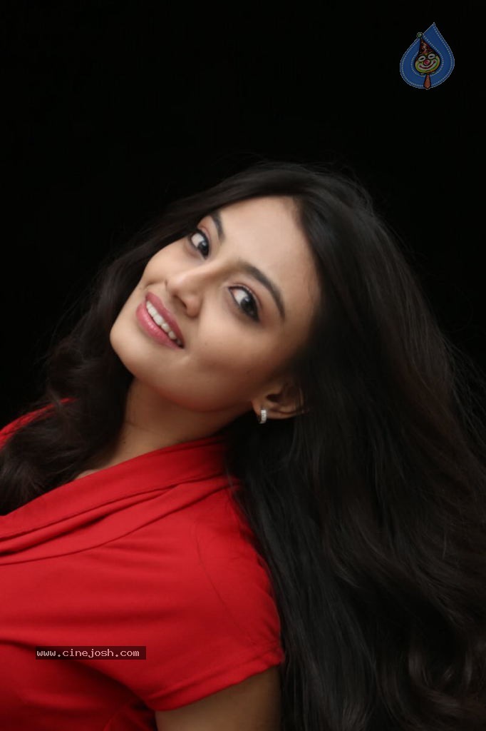 Nikitha Narayan New Images  - 35 / 102 photos
