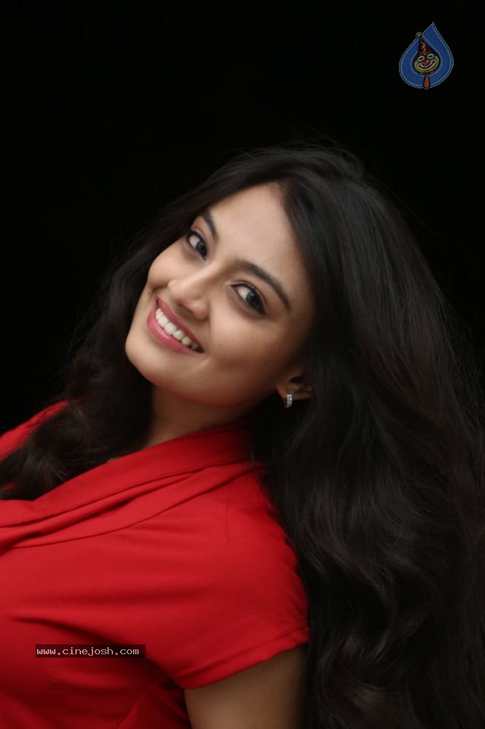 Nikitha Narayan New Images  - 84 / 102 photos