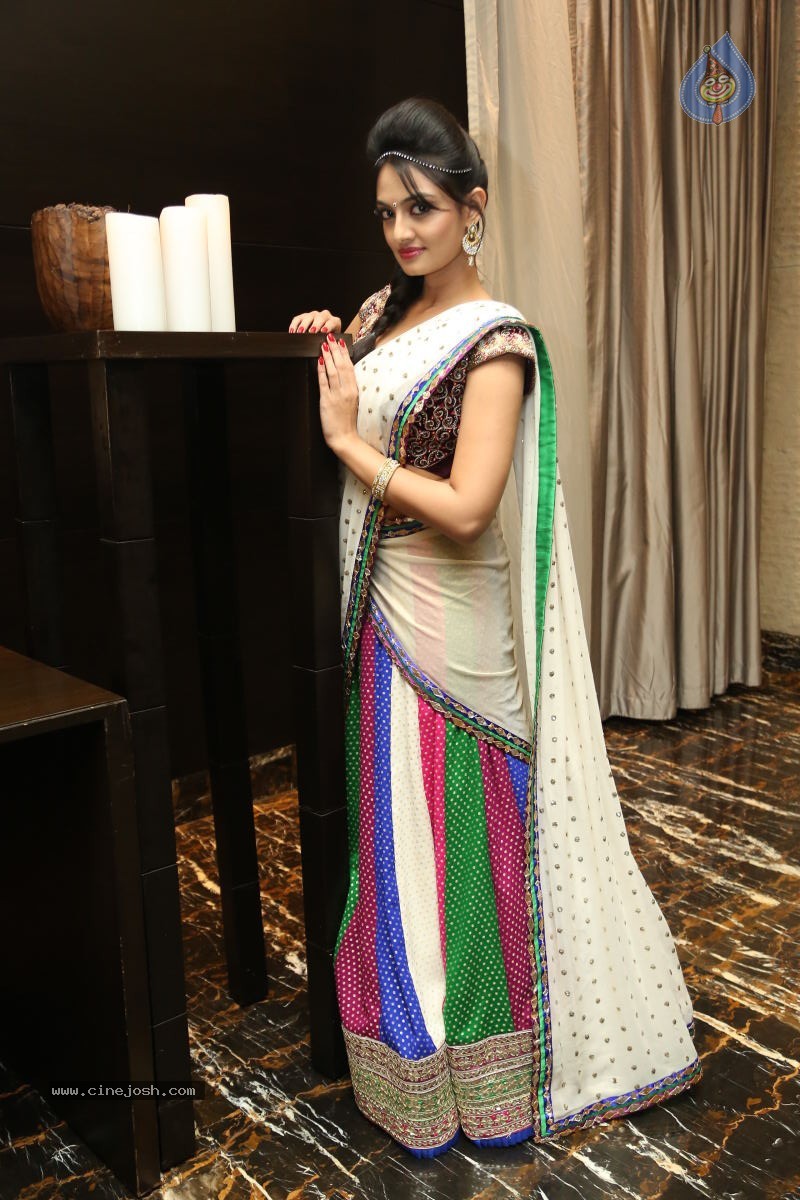 Nikitha Narayan New Photos - 11 / 74 photos