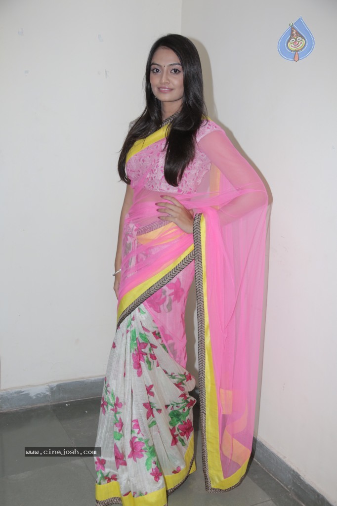 Nikitha Narayan New Photos - 32 / 65 photos