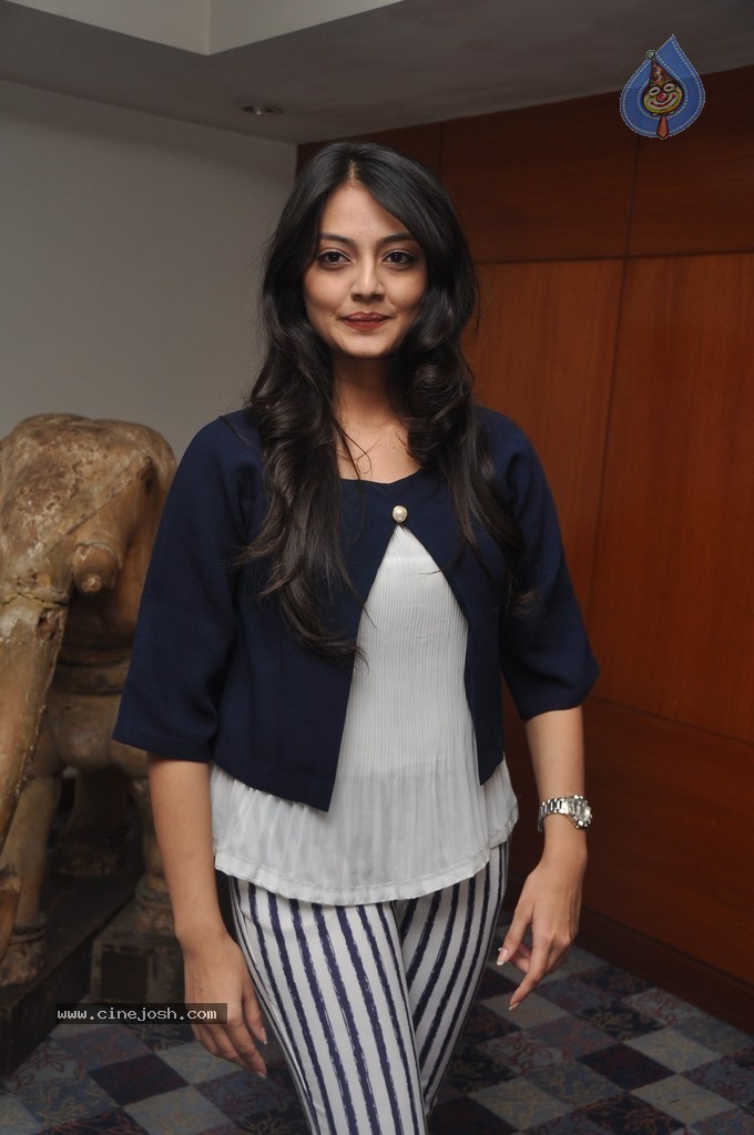 Nikitha Narayan New Photos - 28 / 73 photos