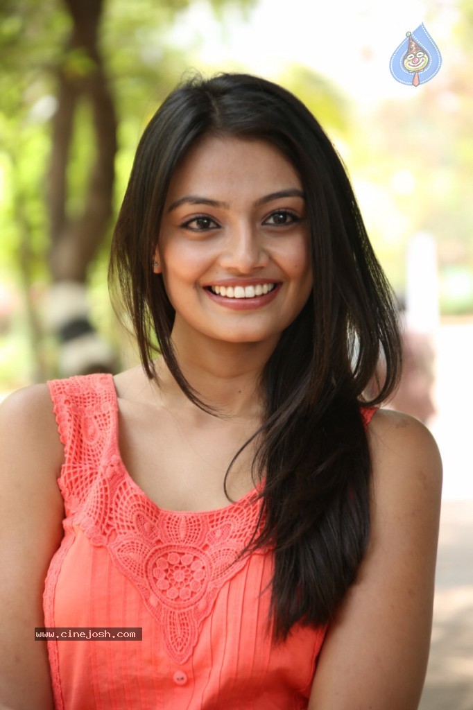 Nikitha Narayan New Pics - 21 / 56 photos