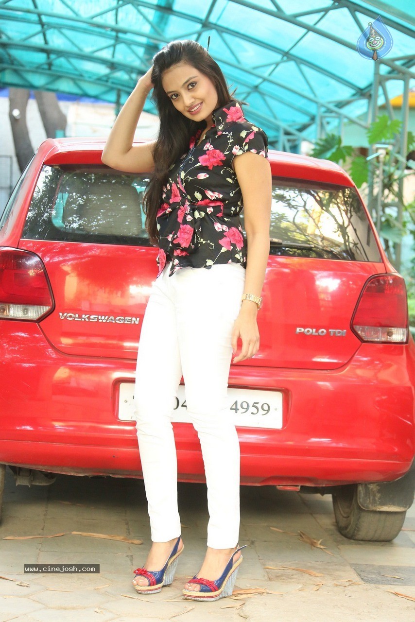 Nikitha Narayan New Stills - 27 / 70 photos