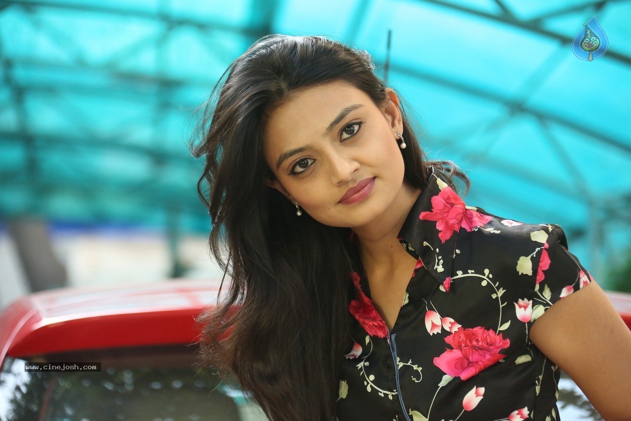 Nikitha Narayan New Stills - 44 / 70 photos