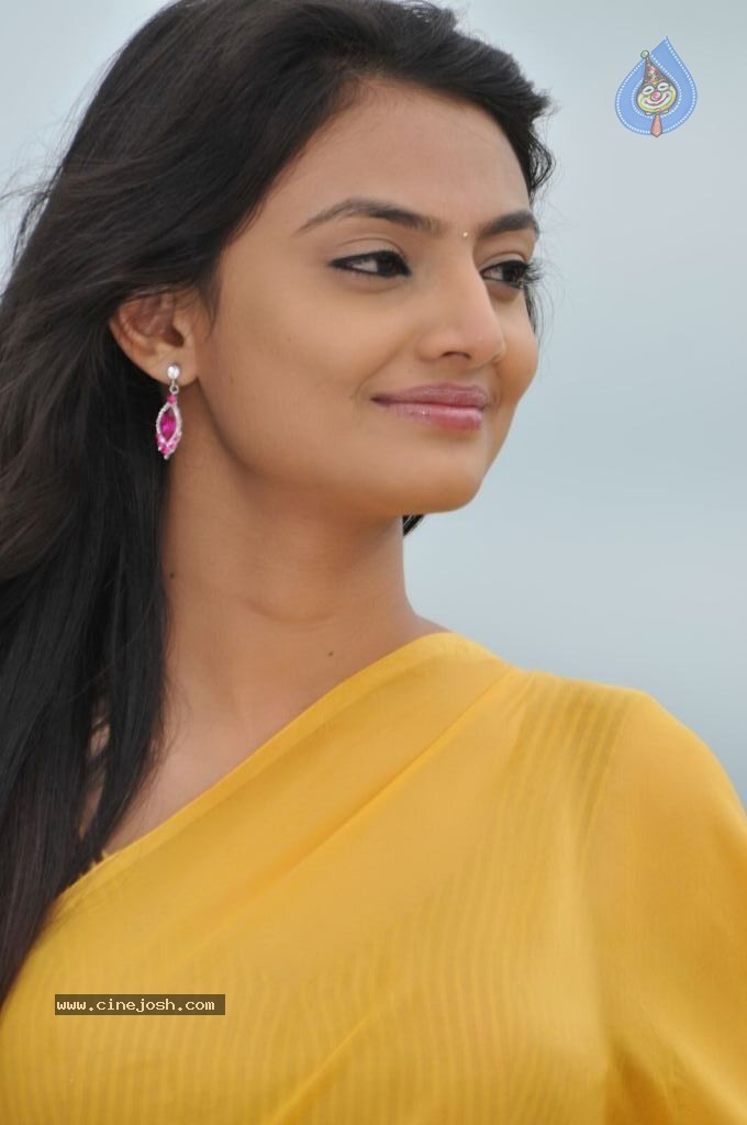 Nikitha Narayan New Stills - 38 / 108 photos