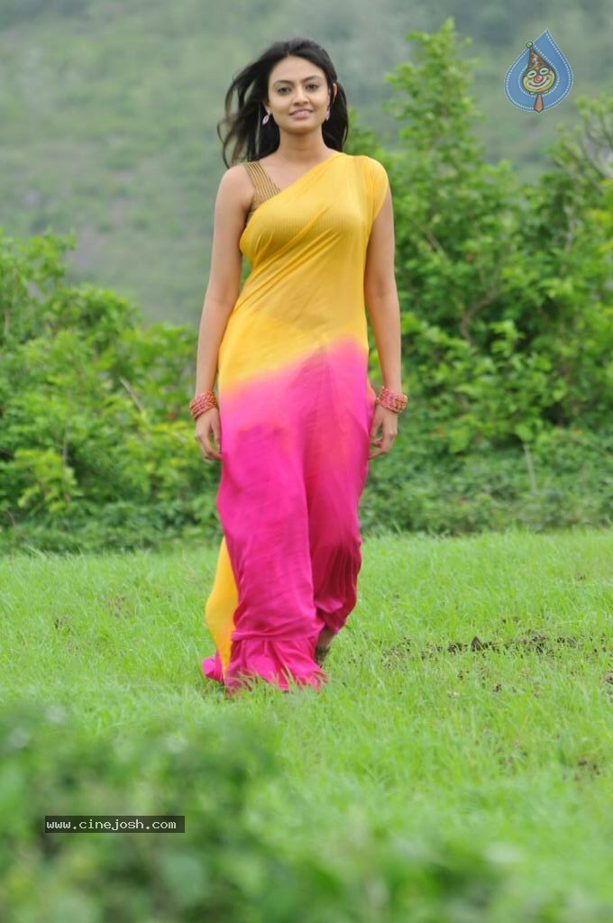Nikitha Narayan New Stills - 44 / 108 photos