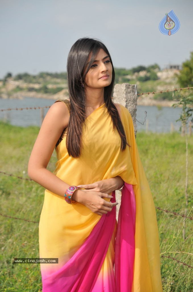 Nikitha Narayan New Stills - 83 / 108 photos