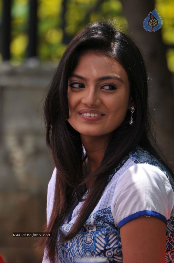 Nikitha Narayan New Stills - 22 / 99 photos