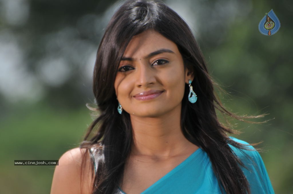 Nikitha Narayan New Stills - 31 / 99 photos