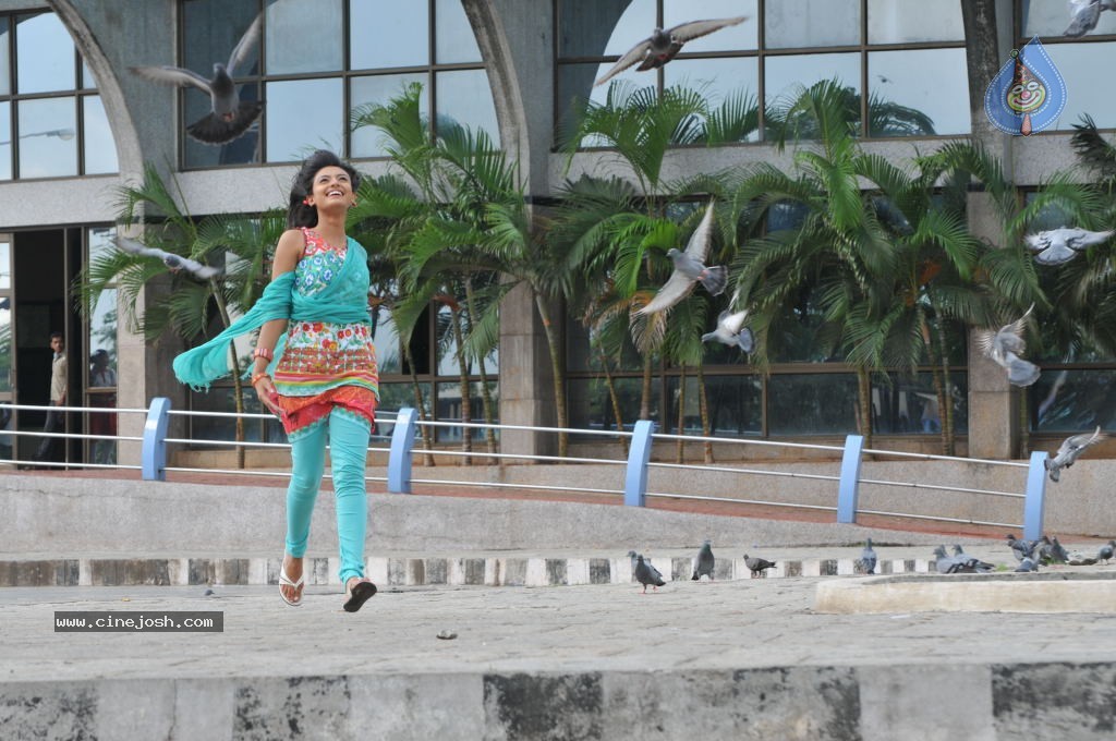 Nikitha Narayan New Stills - 34 / 99 photos