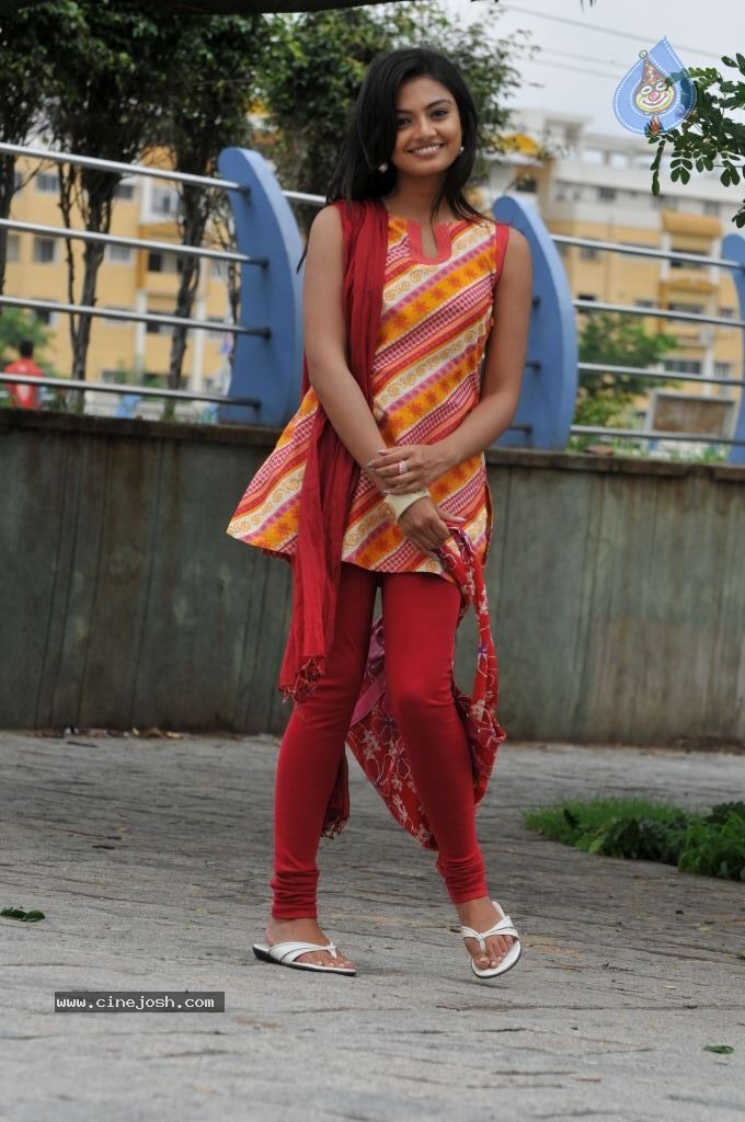 Nikitha Narayan New Stills - 42 / 99 photos