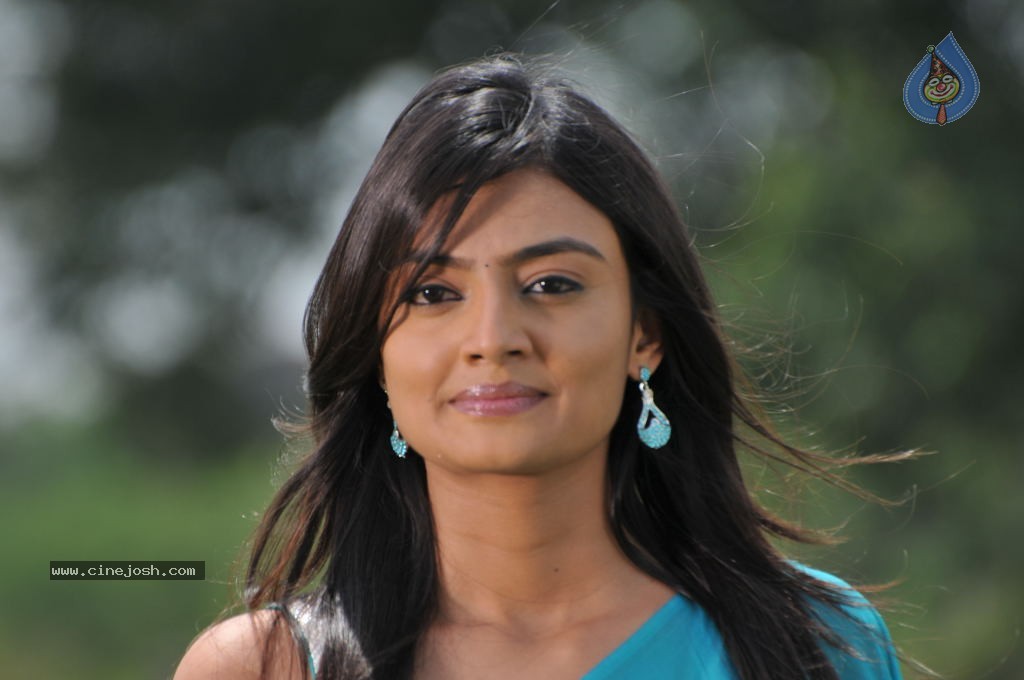 Nikitha Narayan New Stills - 52 / 99 photos