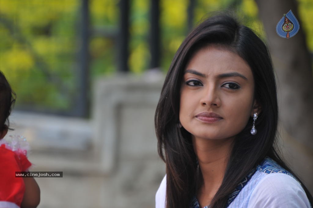 Nikitha Narayan New Stills - 62 / 99 photos