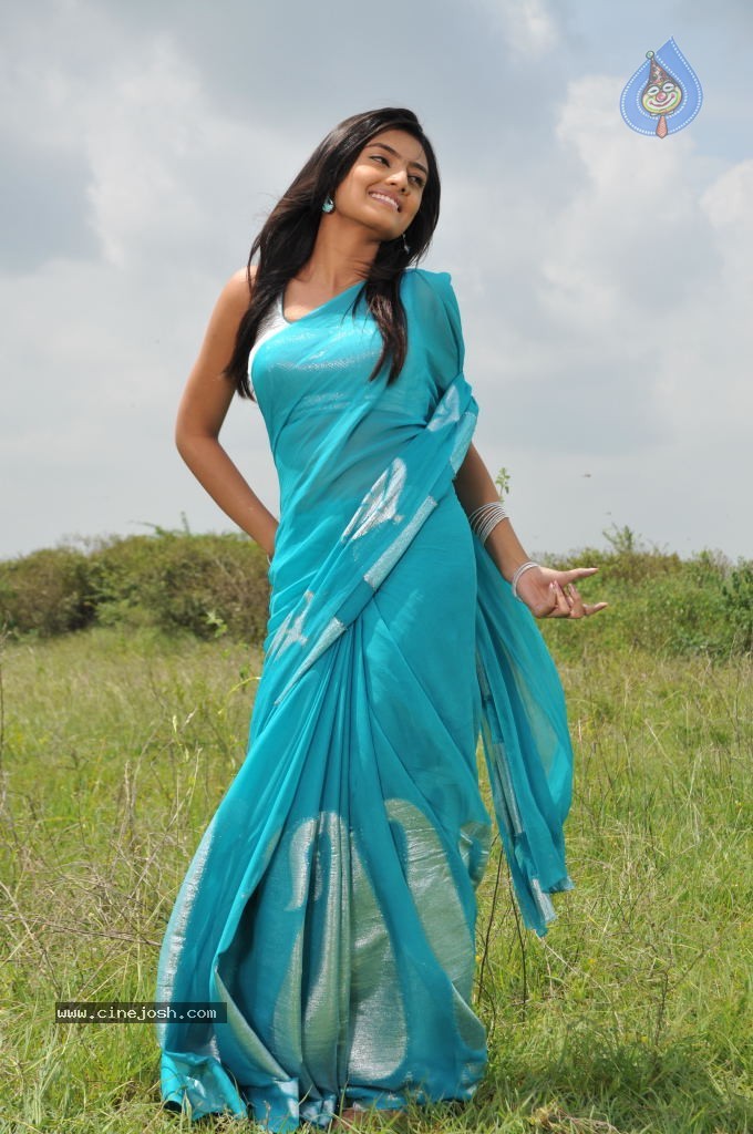 Nikitha Narayan New Stills - 70 / 99 photos