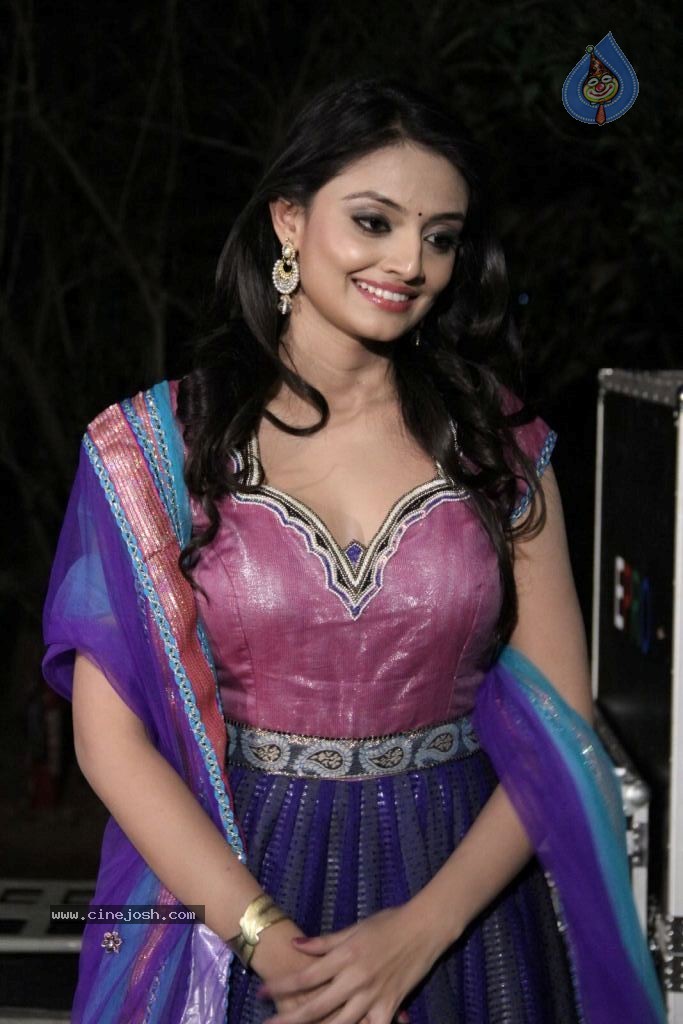 Nikitha Narayana New Photos - 72 / 100 photos