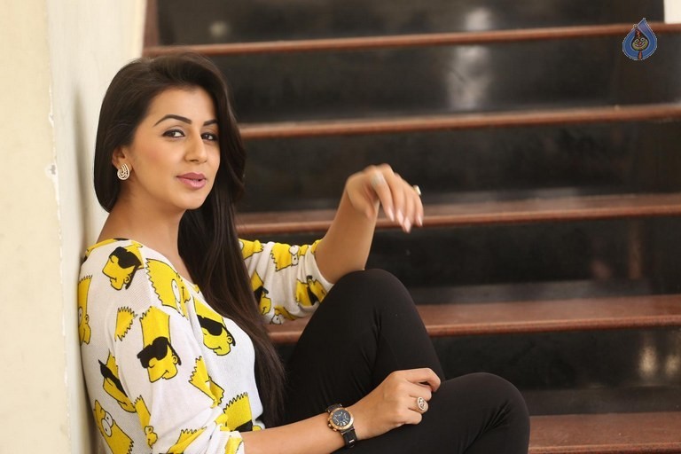 Nikki Galrani Latest Pics - 35 / 63 photos