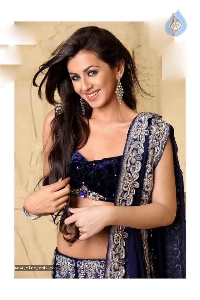 Nikki Galrani New Stills - 12 / 15 photos