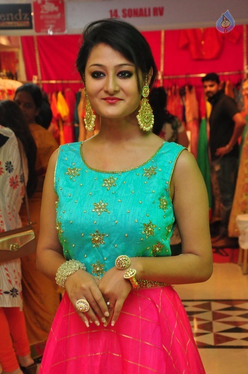 Nilofer New Gallery  - 33 / 36 photos