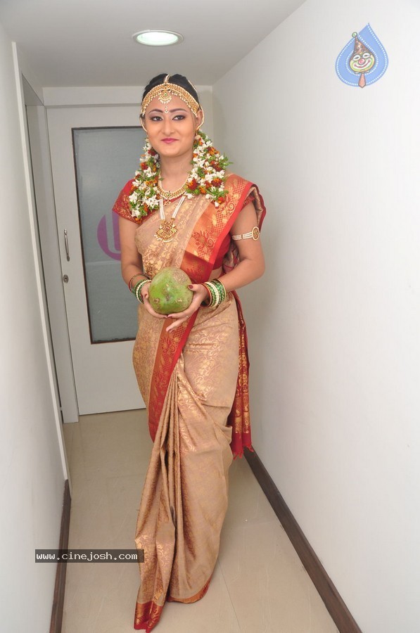 Nilofer Photos - 8 / 29 photos