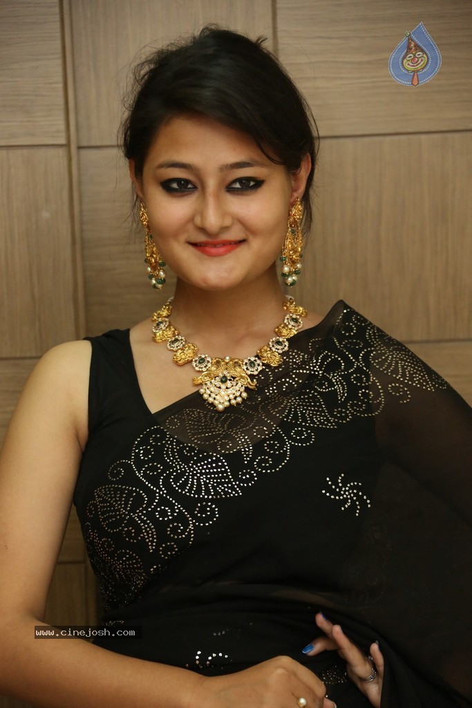 Niloufer New Photos - 10 / 77 photos