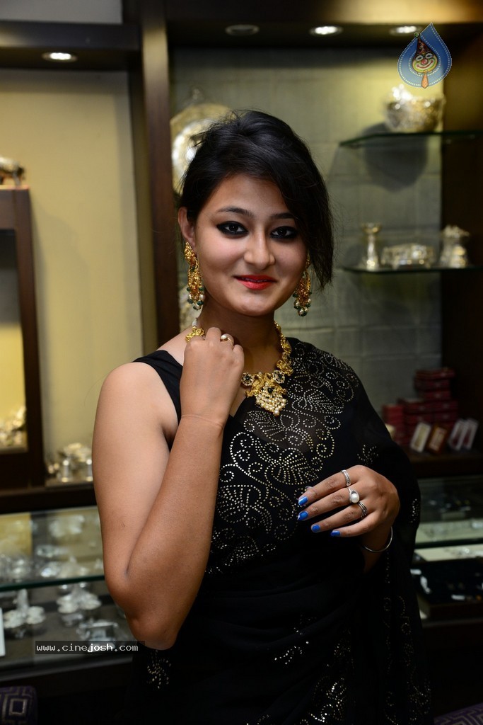 Niloufer New Photos - 26 / 77 photos