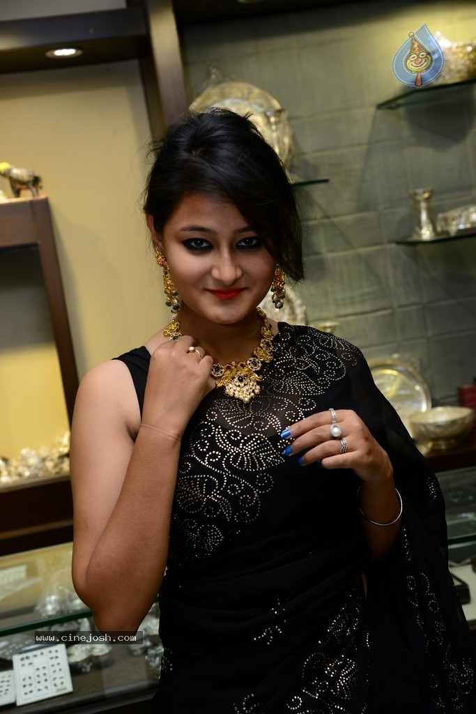 Niloufer New Photos - 50 / 77 photos